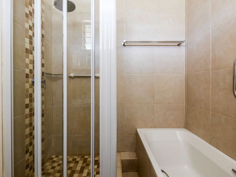 Fully furnished on the beach - Photo 10