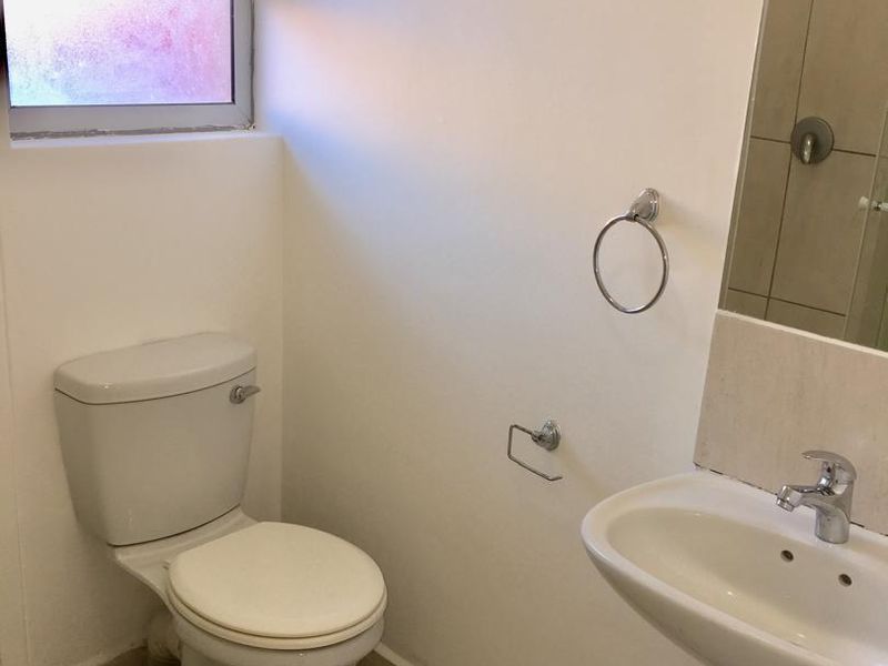 Apartment For Sale In Otjomuise 2, Otjiwa Court 081 495 6379 - Photo 5