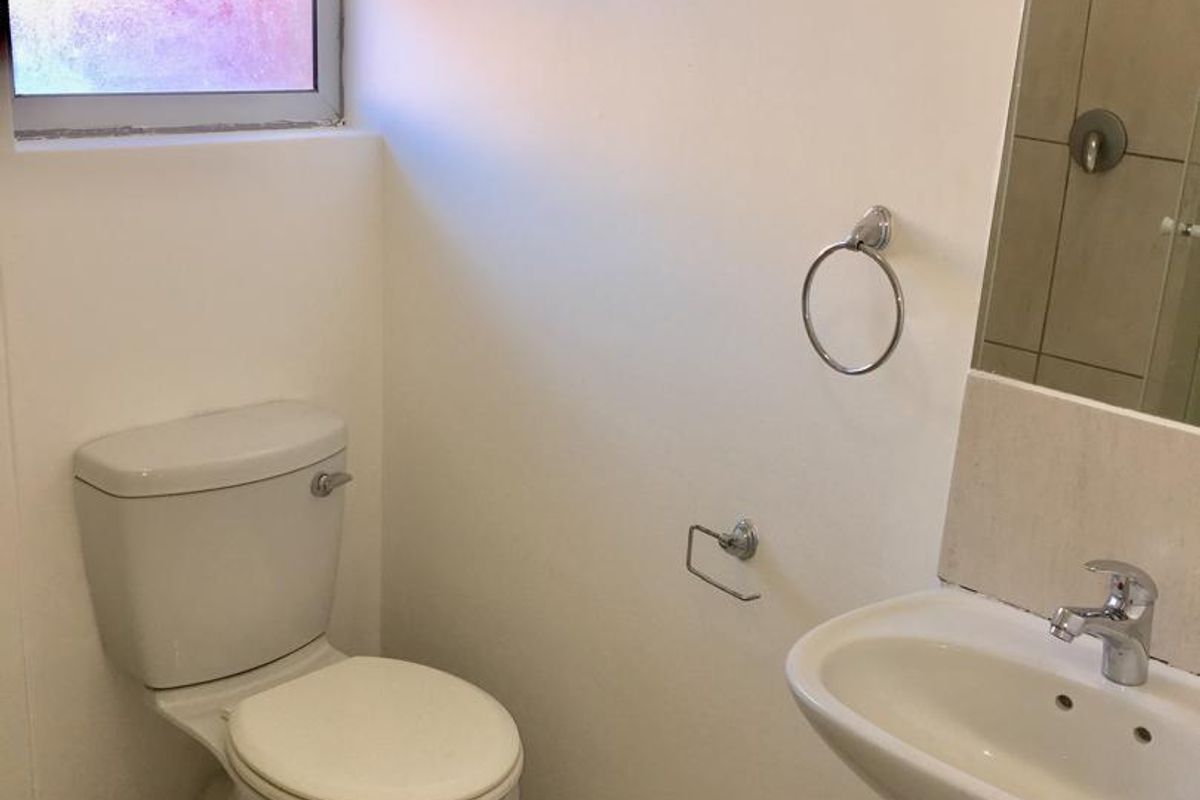 Apartment For Sale In Otjomuise 2, Otjiwa Court 081 495 6379 - Photo 5