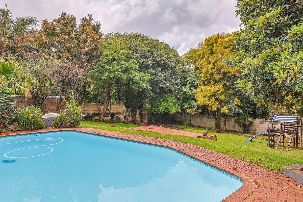 5 Bedroom Home with Incredible view in Northcliff - Photo 5