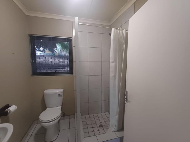 Charming Bachelor Cottage for Rent - Photo 10