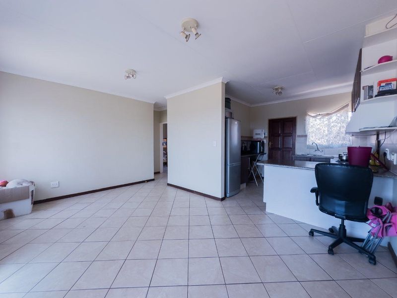 2 Bedroom Townhouse With A Balcony - Photo 7