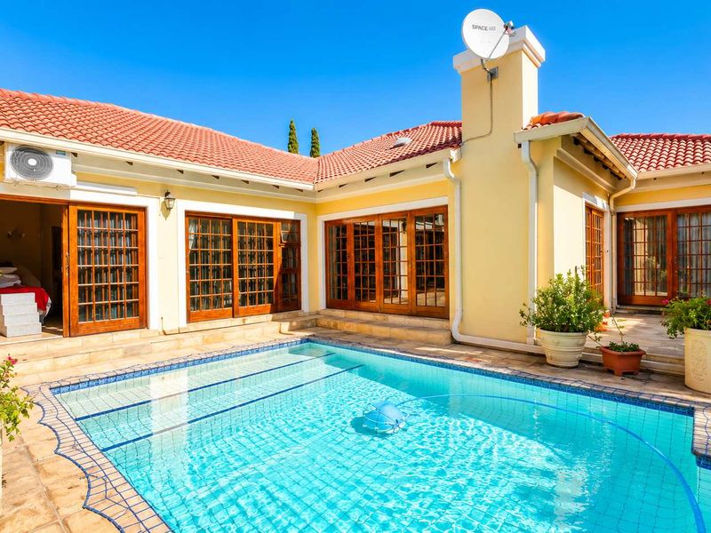 A Rare Midstream Gem - Immaculate, Freshly Painted Family Home | 3 Bedrooms | 1 Study | 3 Bathrooms | Midstream Estate - Photo 1