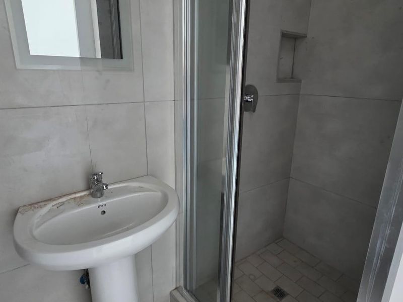 Commercial Property to Rent - Photo 5