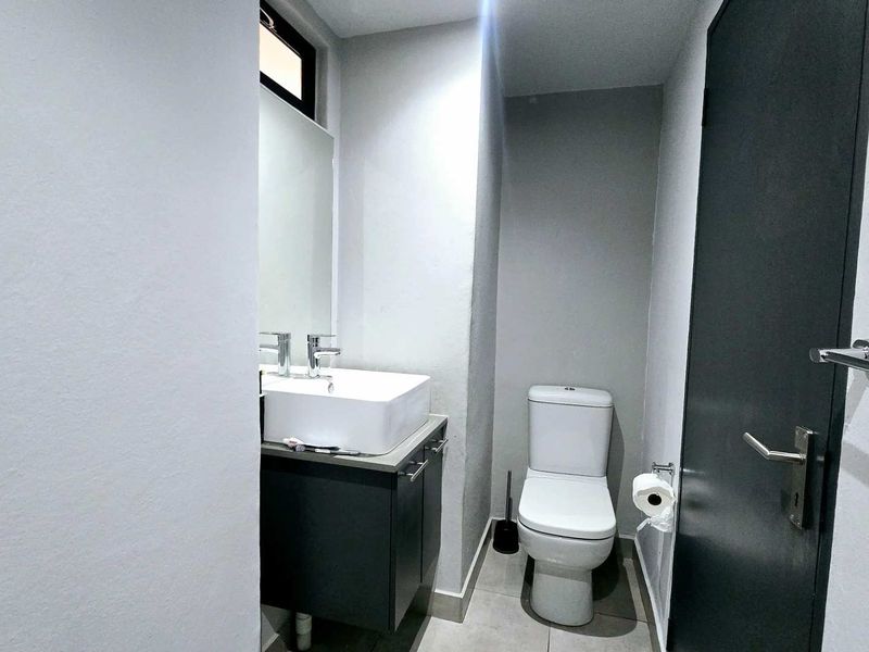 Modern One Bedroom Apartment in a Secure Lifestyle Complex - Photo 10