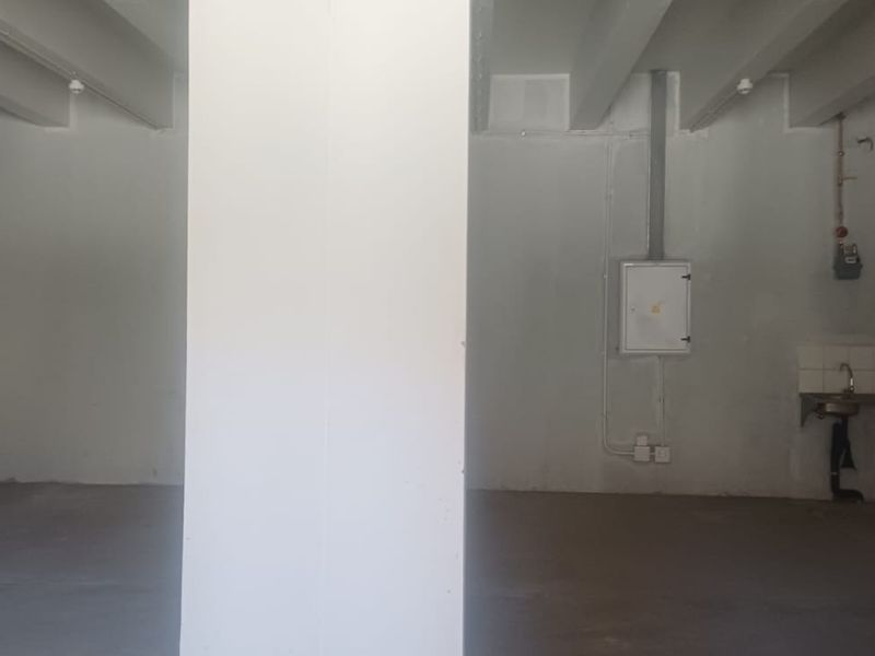 High-Foot-Traffic Retail Space - Photo 2