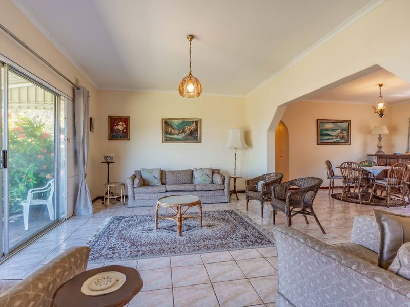 HENDRA - SPACIOUS STEPLESS 3 BEDROOM SIMPLEX, PET FRIENDLY AND SEA VIEWS! - Photo 7