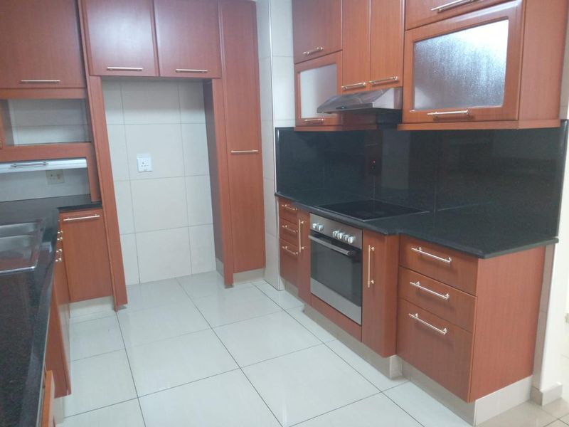 3 Bedroom townhouse with manned security, 2 garages and 1 parking for sale - Photo 8