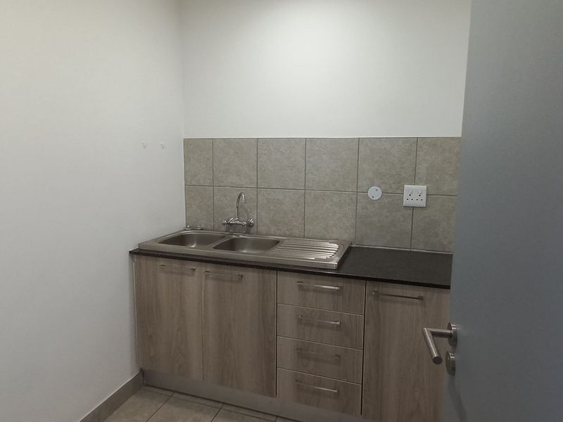 1 235m2 Irene Centurion Warehouse To Let - Photo 5