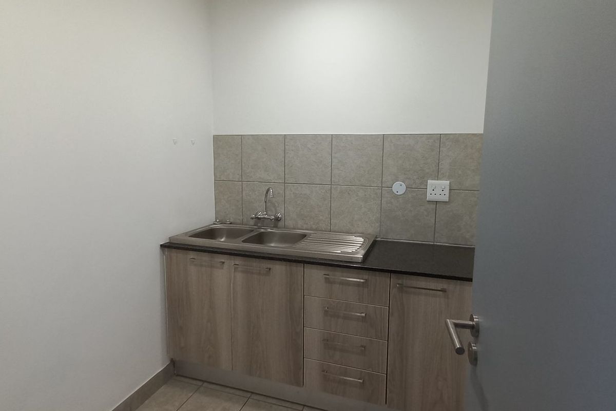 1 235m2 Irene Centurion Warehouse To Let - Photo 5