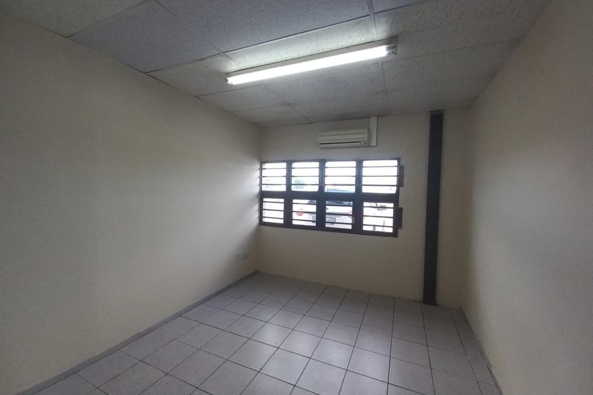 Immediate Rental – Secure Industrial Property with Workshop & 3-Phase Power - Photo 4