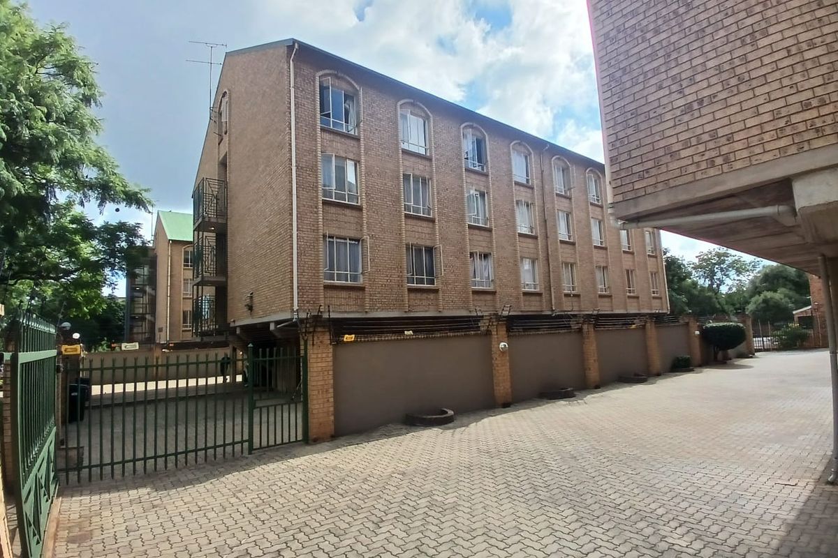 ROOM TO RENT IN SHARED APARTMENT - Photo 2