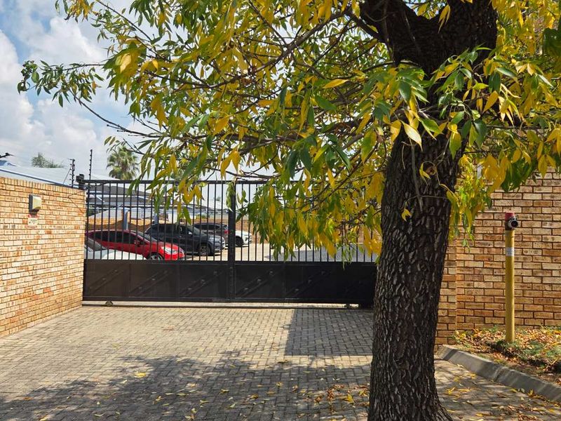 3 BEDROOM MODERN APARTMENT IN ALBERTON NORTH - Photo 2