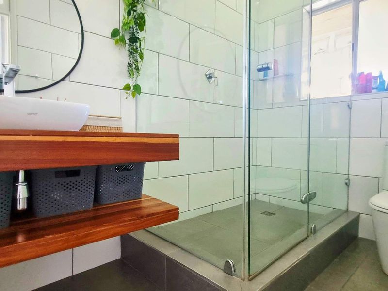 3 Bedroom Townhouse to Rent in La Lucia - Photo 5