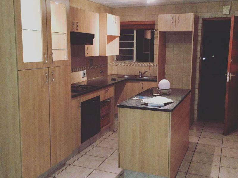TWO BEDROOM APARTMENT IN MIDRAND : AVAILABLE 1 SEPTEMBER 2026 - Photo 3