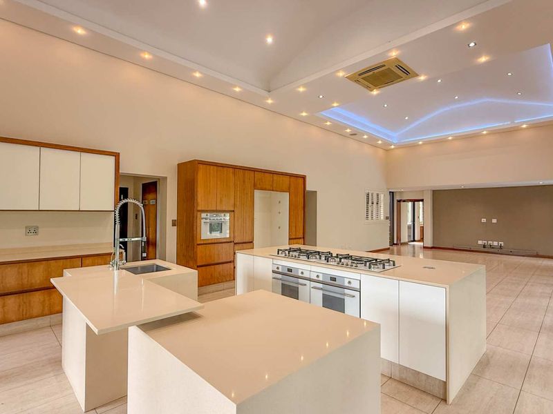 Spacious family Home plus bachelor flat - Photo 4