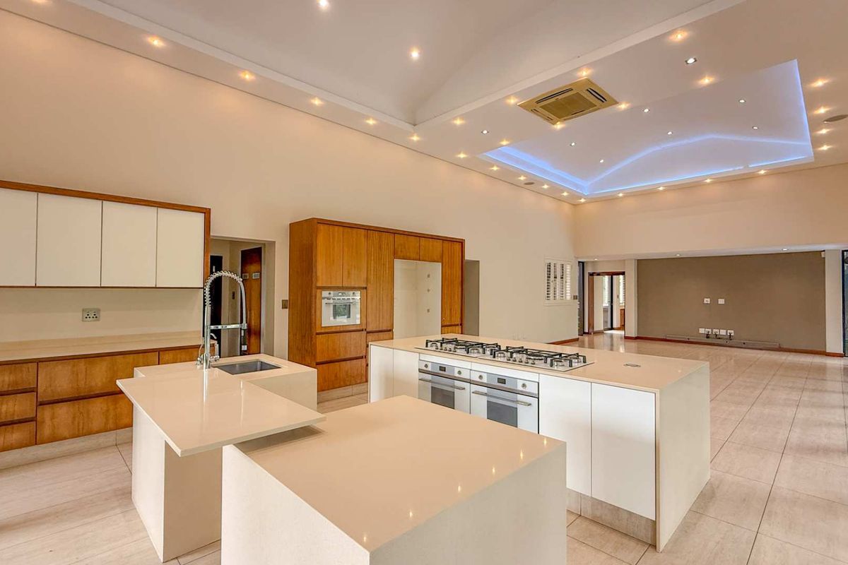 Spacious family Home plus bachelor flat - Photo 4