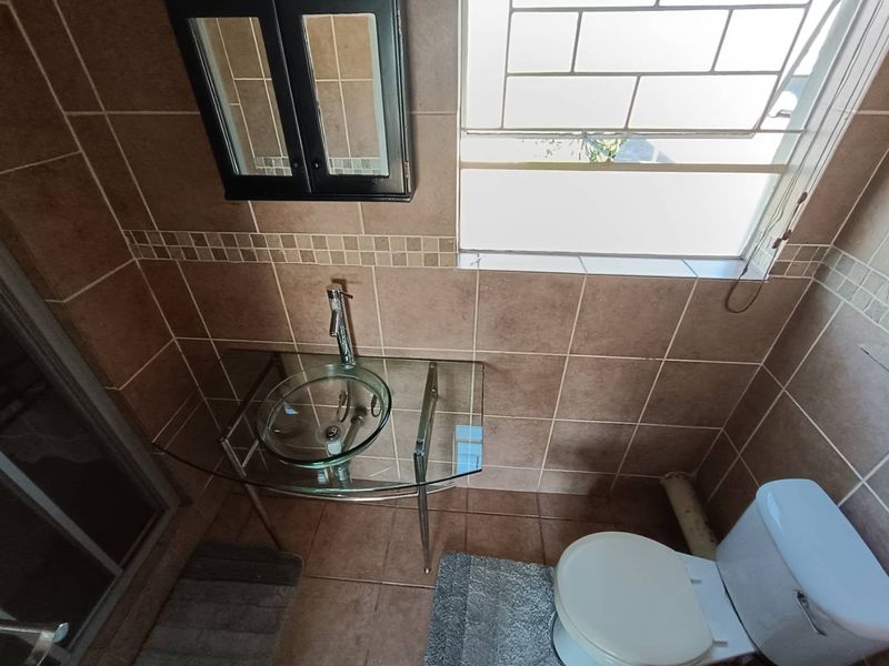 HEUWELSIG SECURITY ESTATE - 3 BED - 2 BATH & A STUDY - Photo 10