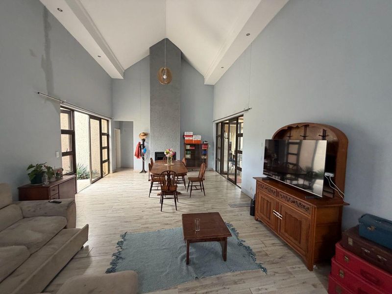 Charming 4-Bedroom Home: Style Meets Comfort - Photo 5