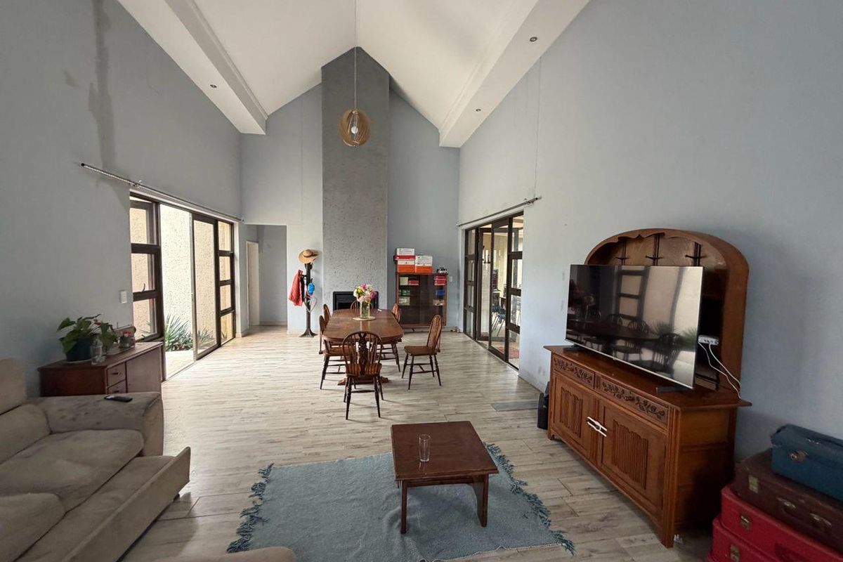 Charming 4-Bedroom Home: Style Meets Comfort - Photo 5