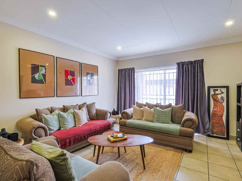 Modern 3 Bedroom Townhouse - Photo 5