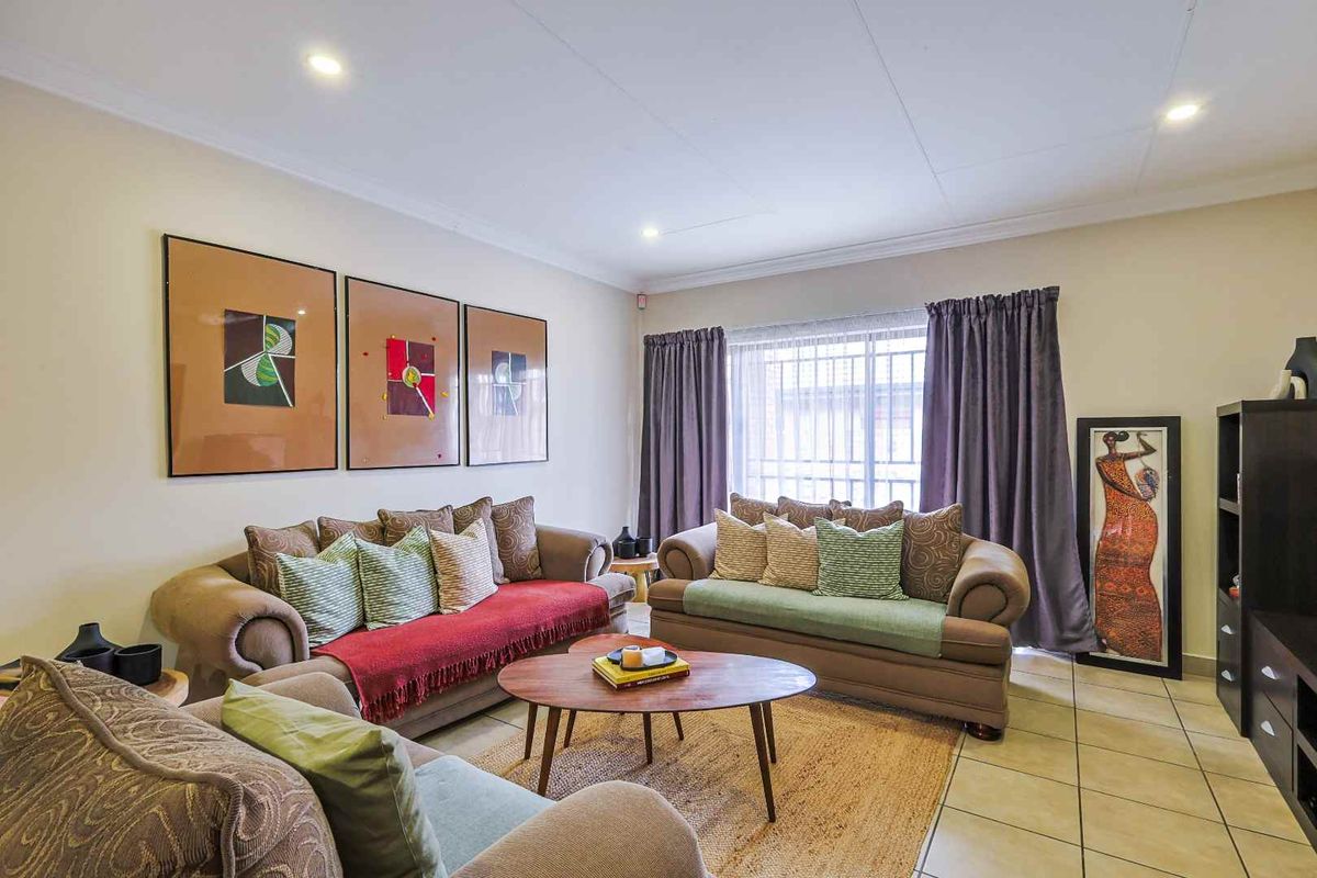 Modern 3 Bedroom Townhouse - Photo 5