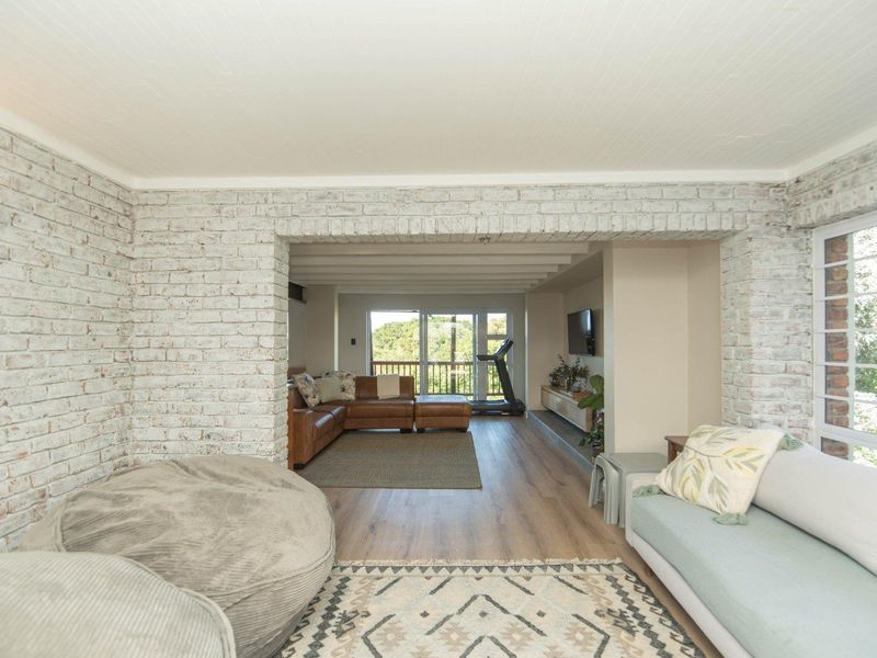 Stunning Renovated Family Home with Breathtaking Valley Views - Photo 8