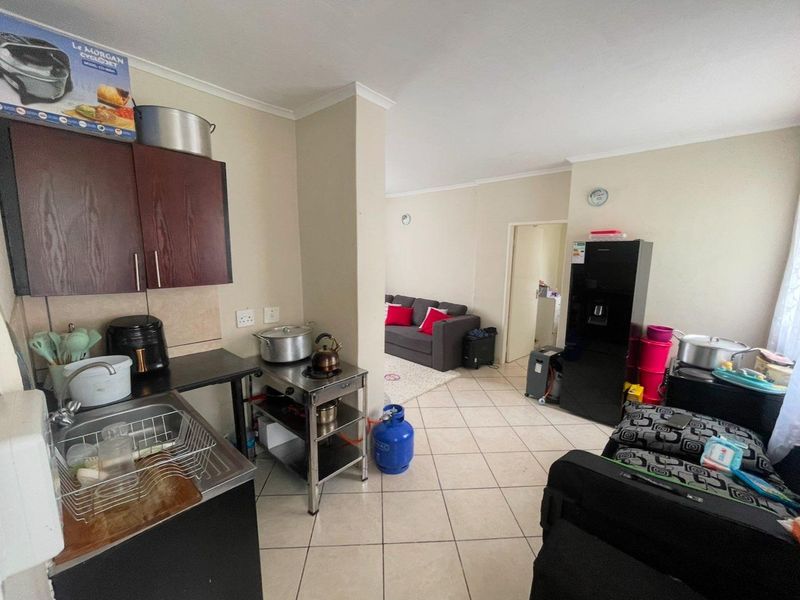 Two bedroom apartment for sale in Madadeni - Photo 5