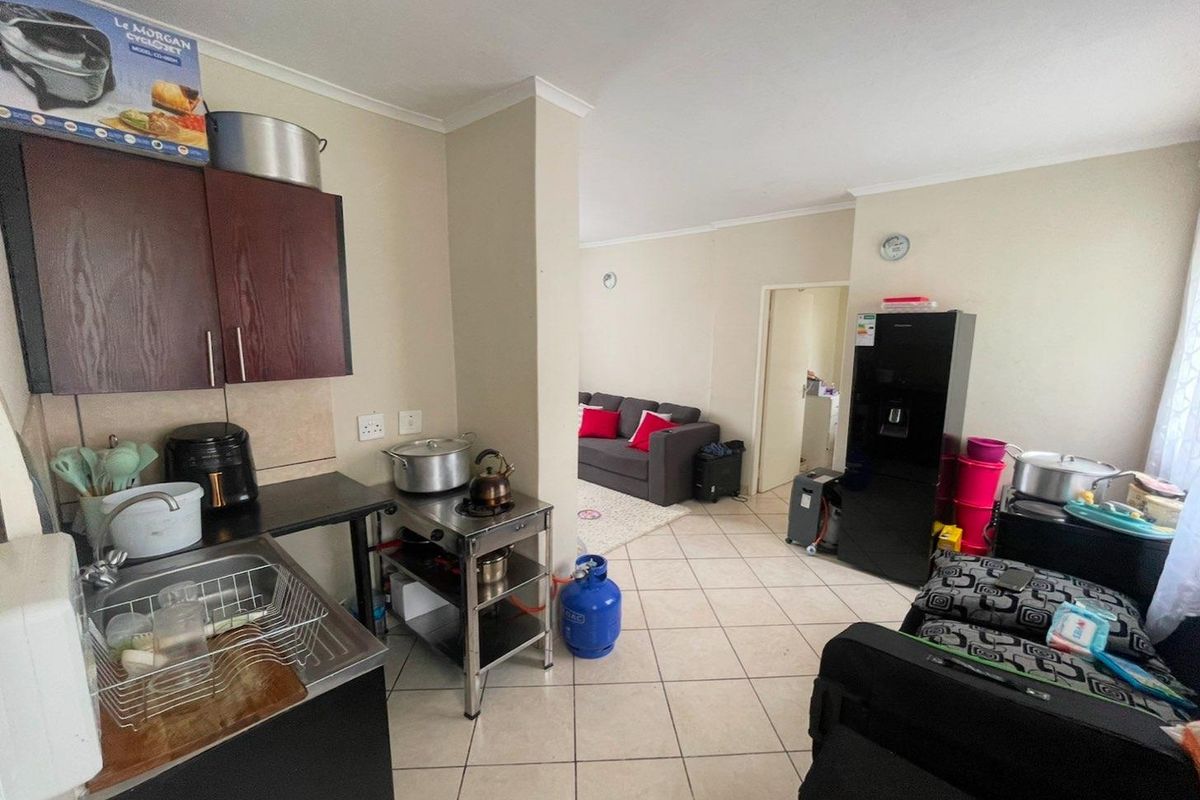 Two bedroom apartment for sale in Madadeni - Photo 5