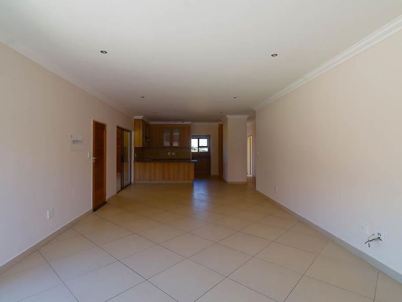 Spacious, ultra-modern 3 bedroom 1st Floor Apartment - Photo 10