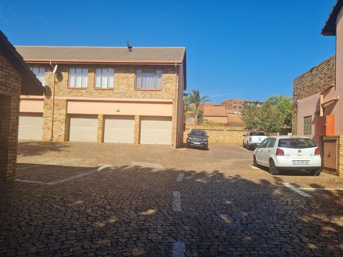 Property #2092902, Apartment Pending Sale in Zwartkop
