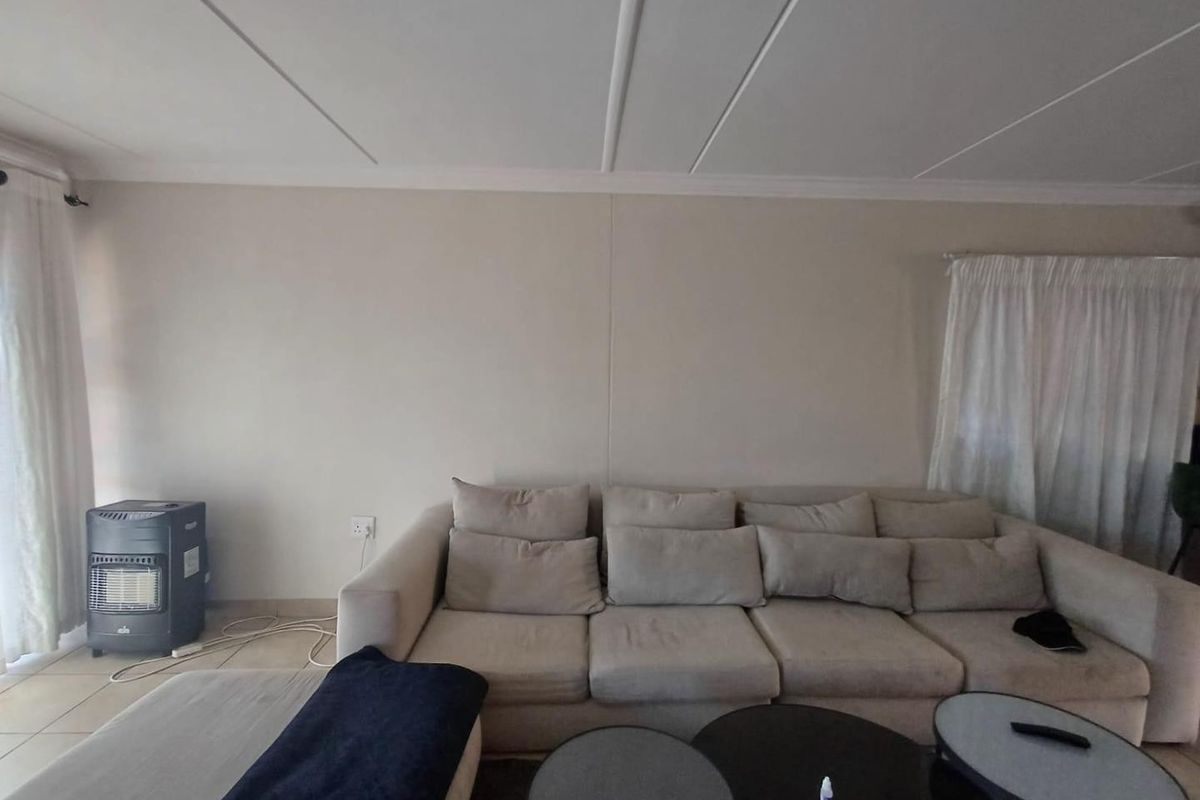 3 Bedroom 2.5 Bathroom For Sale - Photo 5