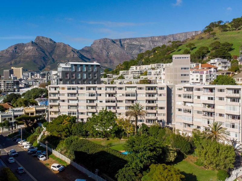 Chic City Pad: Stylish Living Near V&A Waterfront - Photo 5