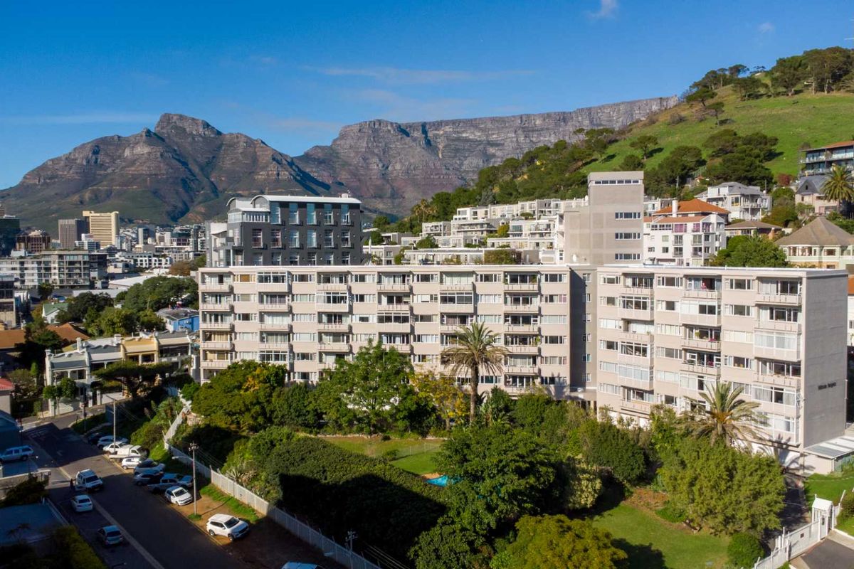 Chic City Pad: Stylish Living Near V&A Waterfront - Photo 5