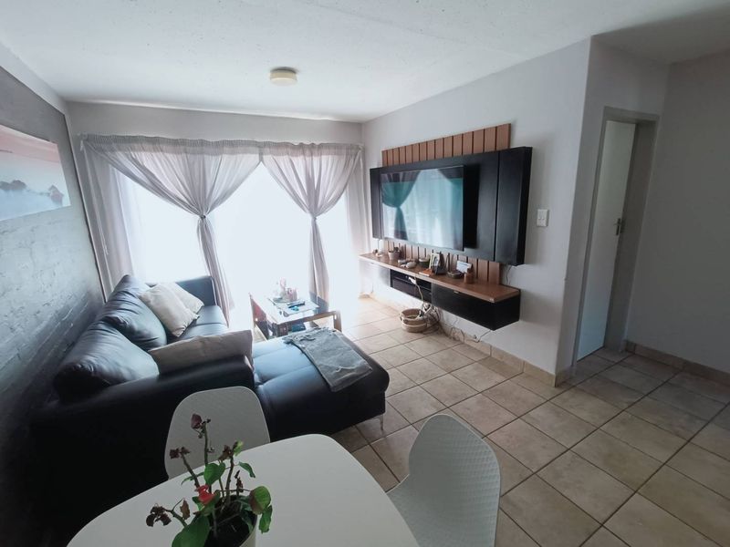 BEAUTIFUL FIRST FLOOR APARTMENT FOR SALE IN ROOIHUISKRAAL!!!!!! - Photo 7