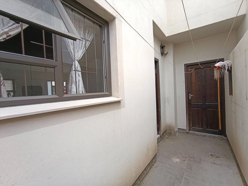 8x TOWNHOUSES FOR SALE IN UNION COURT - WALVISBAY - Photo 10