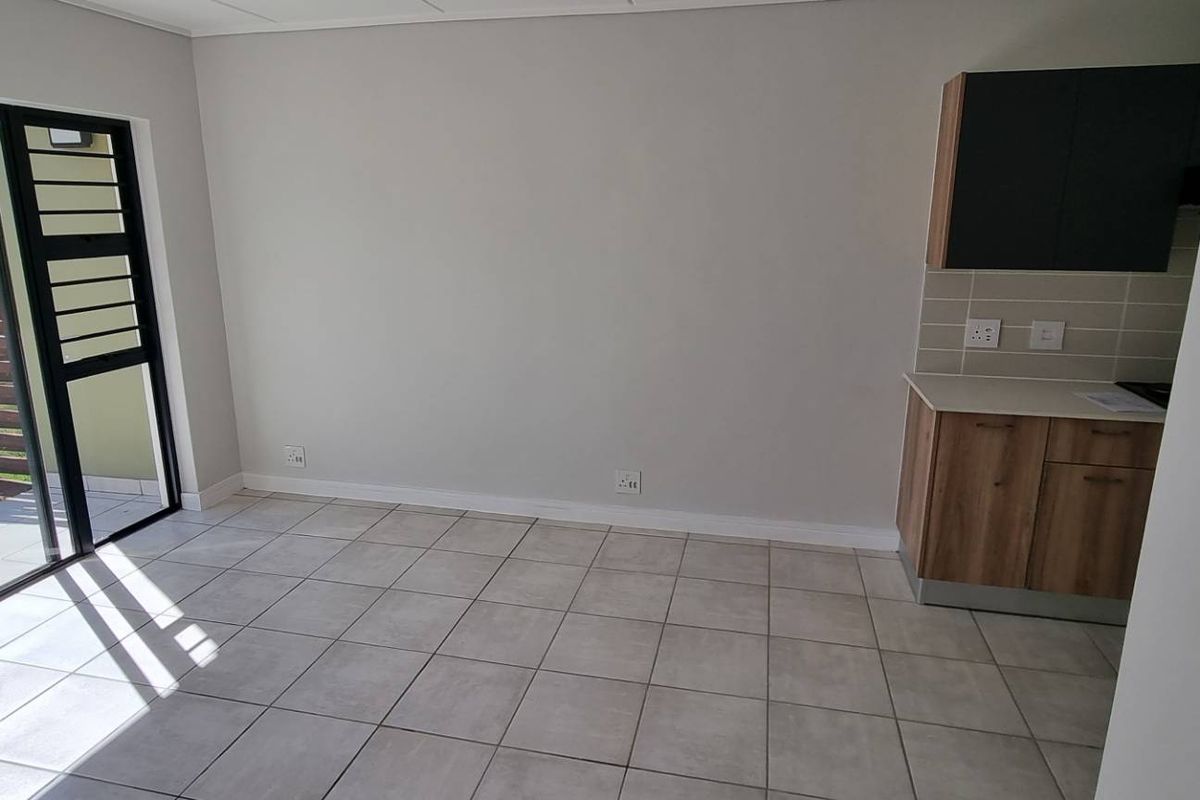 Charming 2-Bedroom Ground Floor Unit for sale - Photo 3