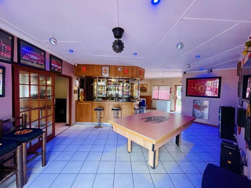 Elegant Living Meets Outdoor Bliss, with Pool, Study & Gym. - Photo 10