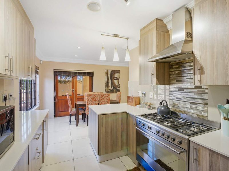 ​Modern Smart Home Masterpiece in Prestigious Lonehill - Photo 7