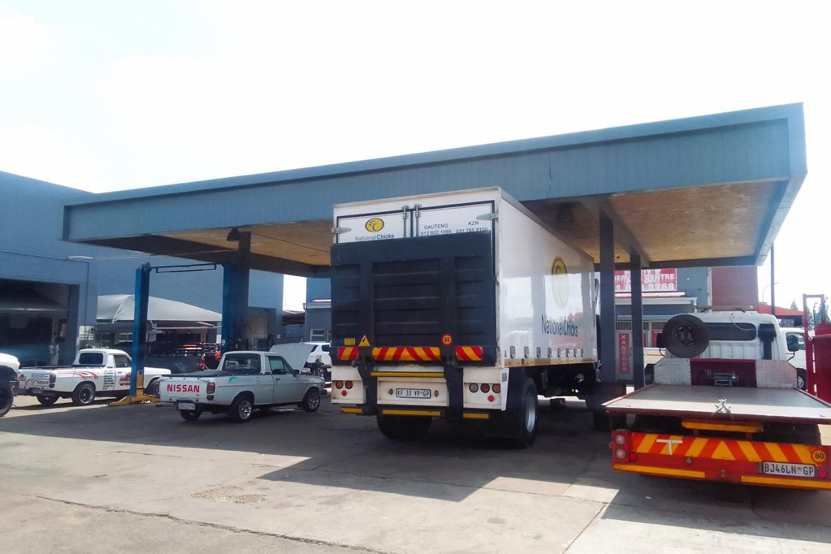 Strategically Positioned Auto Service Centre for Sale- Unbeatable Opportunity for Business Success - Photo 3