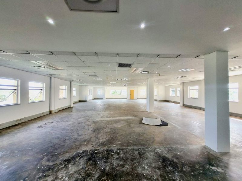 309m2 First-Floor Office in Illovo Sugar Park – Secure, Accessible, and Move-In Ready - Photo 5