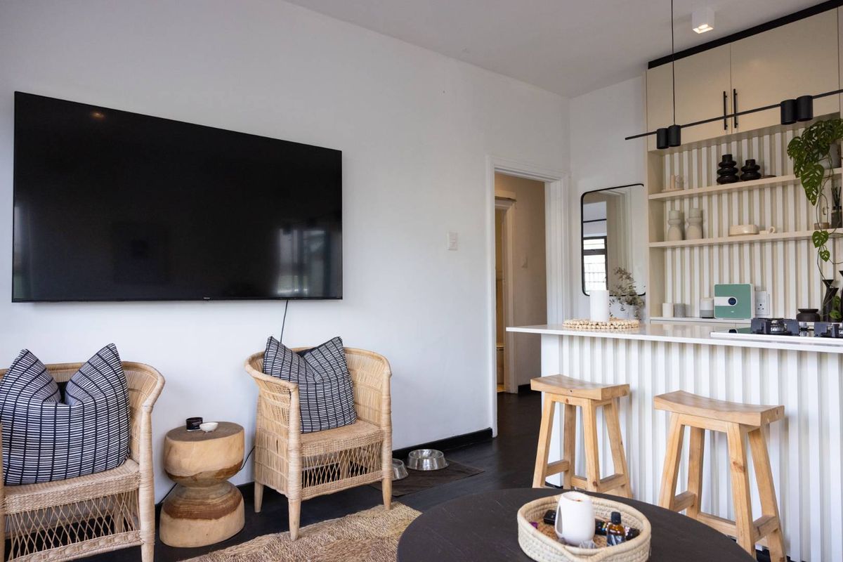 Architecturally Renovated Garden Apartment in the Heart of Fish Hoek! - Photo 5