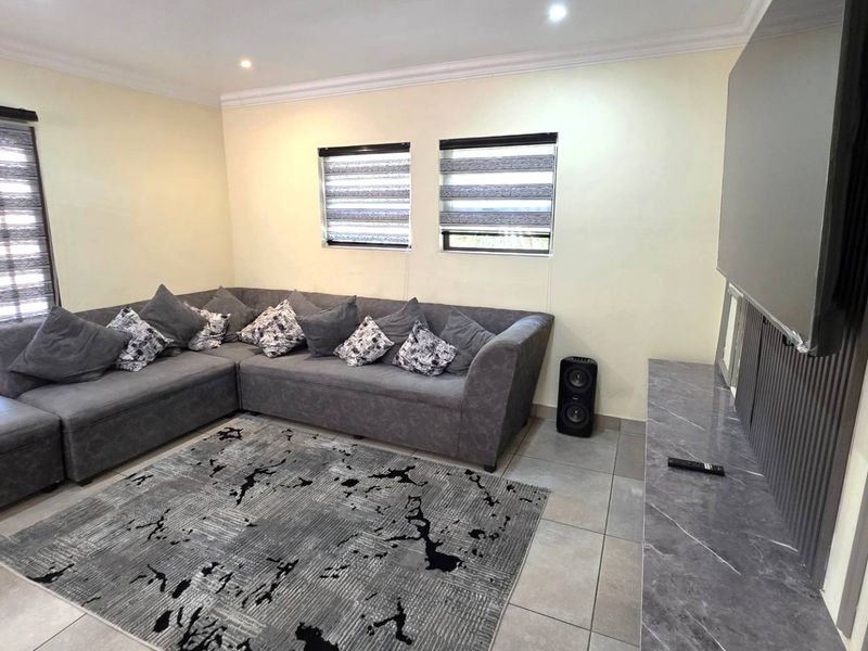 4 Bedroom 3 Bathroom Family Home in Melodie For Sale  R 2 850 000 - Photo 3