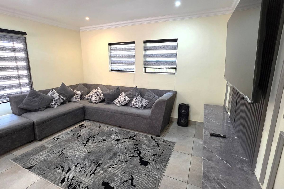 4 Bedroom 3 Bathroom Family Home in Melodie For Sale  R 2 850 000 - Photo 3