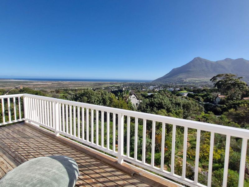 Mountainside Home with Pool & Sauna in Noordhoek - Photo 6