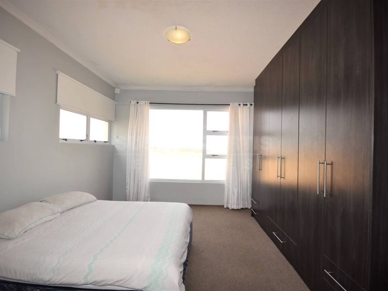 2 Bedroom Furnished Apartment - Photo 3