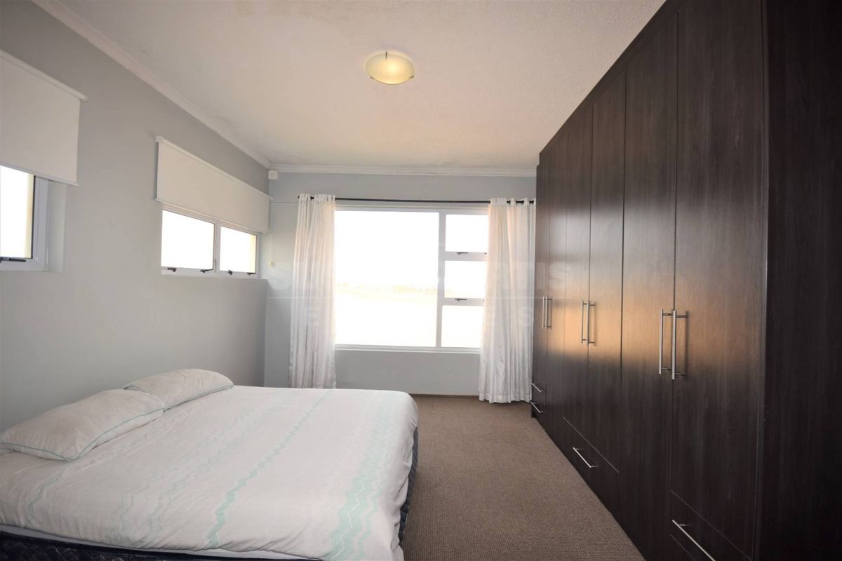 2 Bedroom Furnished Apartment - Photo 3