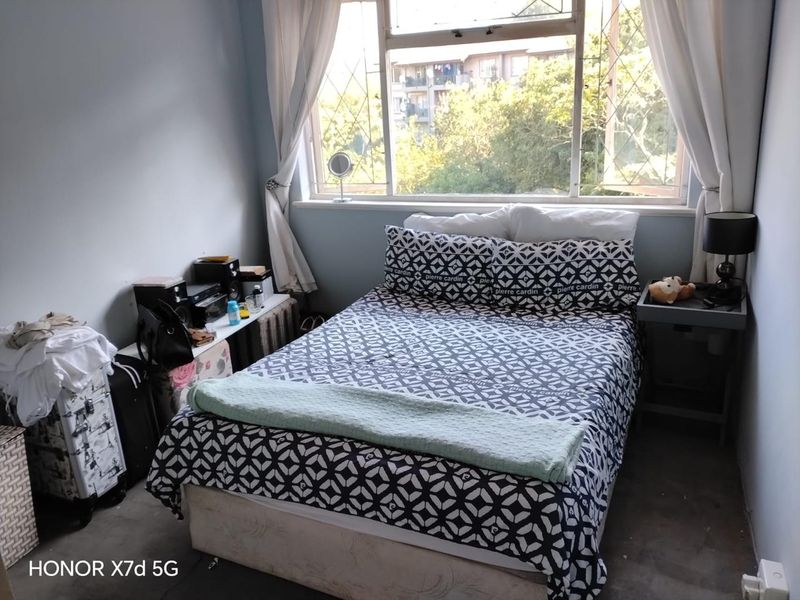 3 bedroom duplex, with small garden - Photo 10