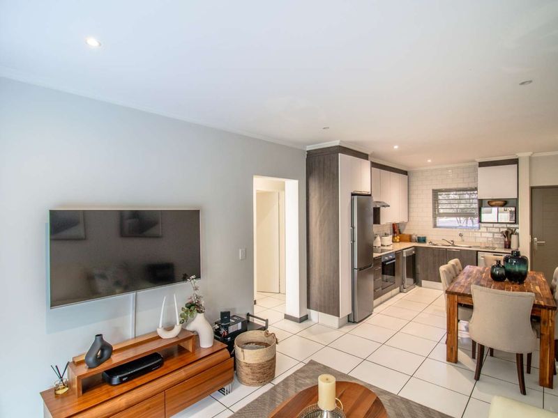 Lovely 2 Bed 1 Bath Apartment in Lonehill - Photo 4