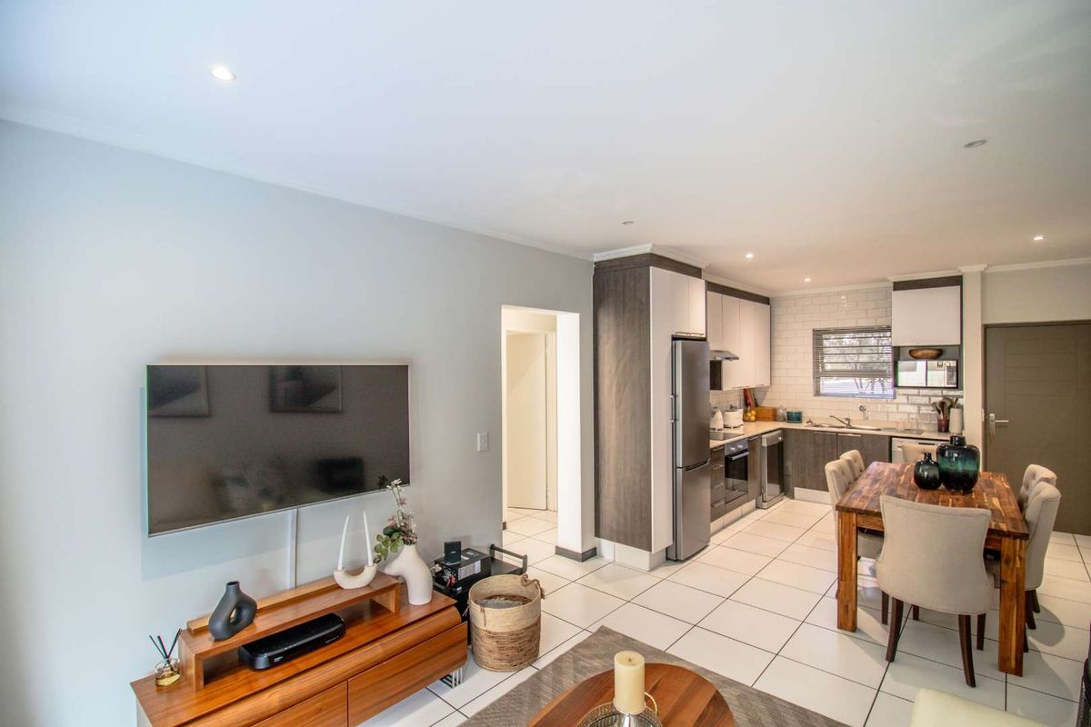 Lovely 2 Bed 1 Bath Apartment in Lonehill - Photo 4